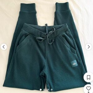 Alo Yoga Women's Green Joggers